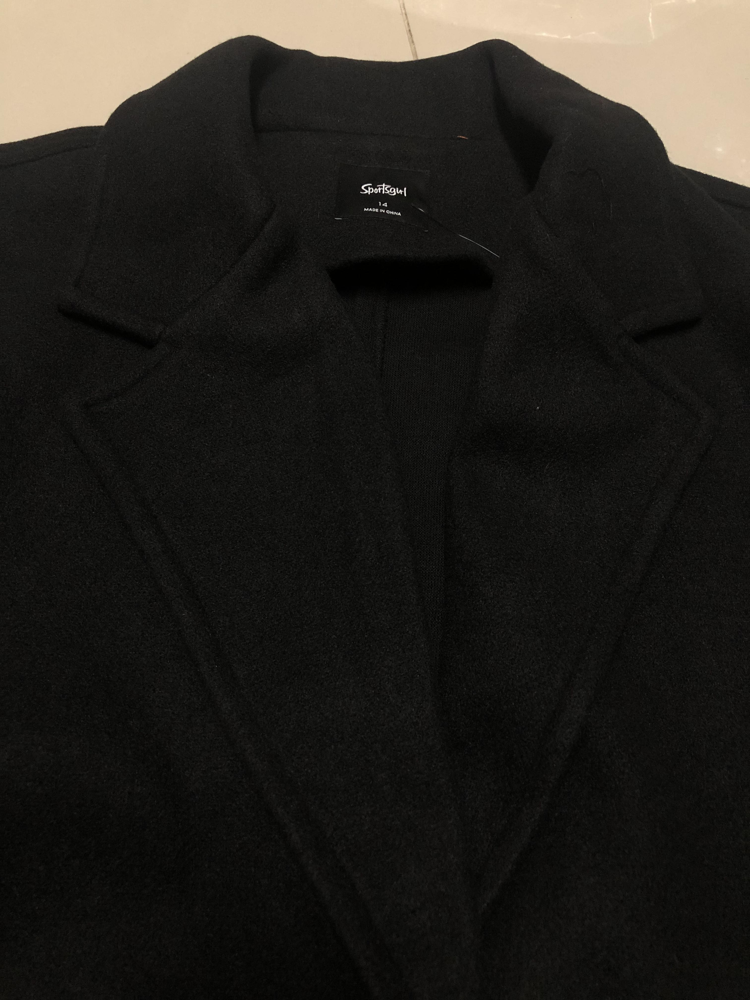 เสื้อโค้ดกันหนาว เสื้อกันหนาว overcoat โค้ทวูล สักหลาด ผสมวูล สีดำ แต่งคอปก กระดุมสองแถว แบรนด์ATCHING สำเนา สำเนา สำเนา สำเนา สำเนา ดำ