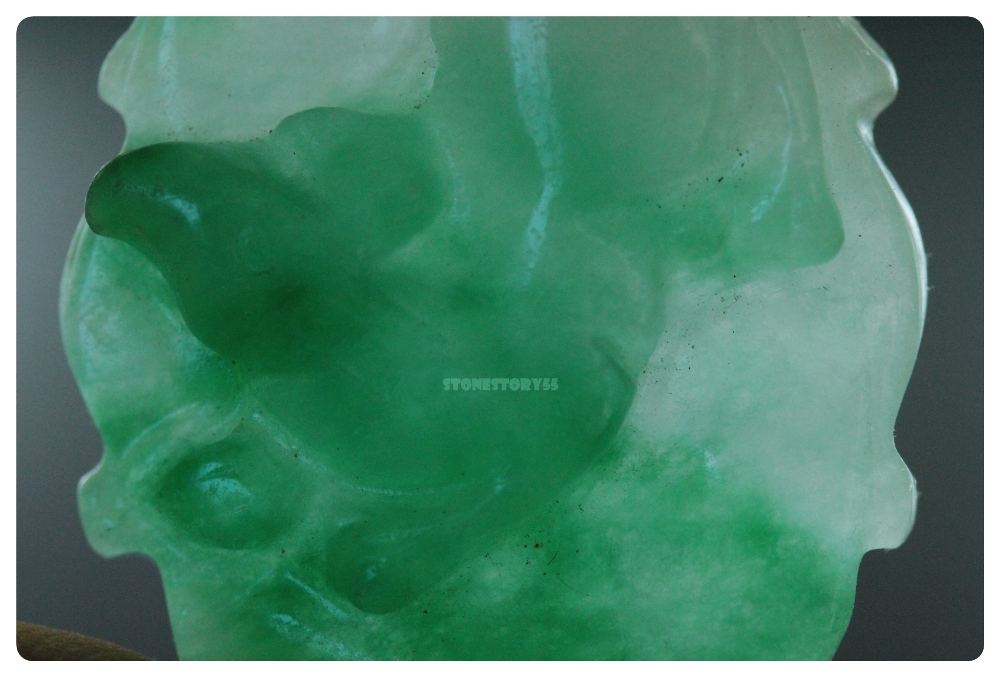 หยกแกะรูปหนูสองสี