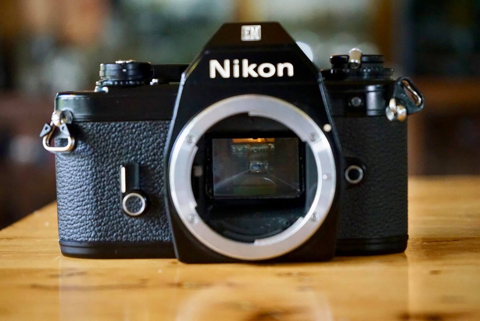 NIKON EM (BODY)