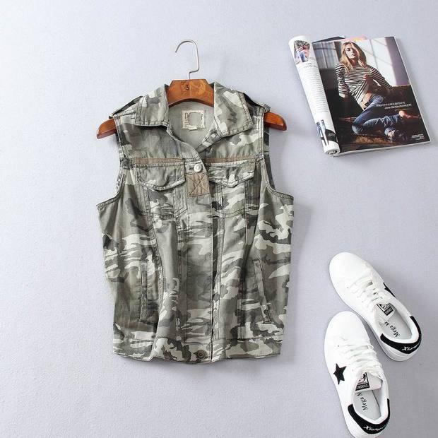 เสื้อกั๊ก ลายพราง สีเขียว ทหาร เสื้อกั๊ก ลายทหาร camo flag แบรนด์เนมญี่ปุ่น สวยเท่ห์ มากคะ Size S/M