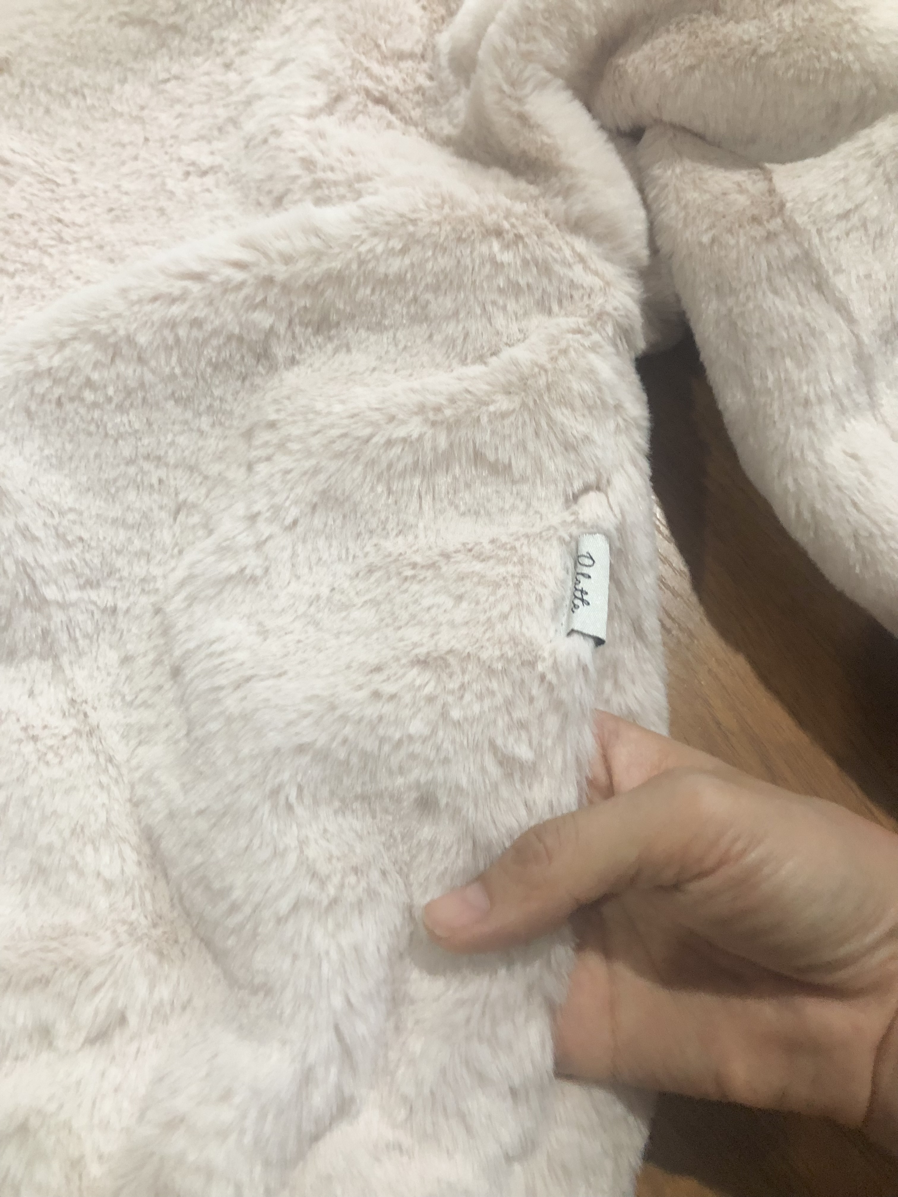 Pink latte เสื้อเฟอร์กันหนาว หมวกฮู้ด เสื้อขน (FLUFFY COAT ) แบรนด์ Pink latte