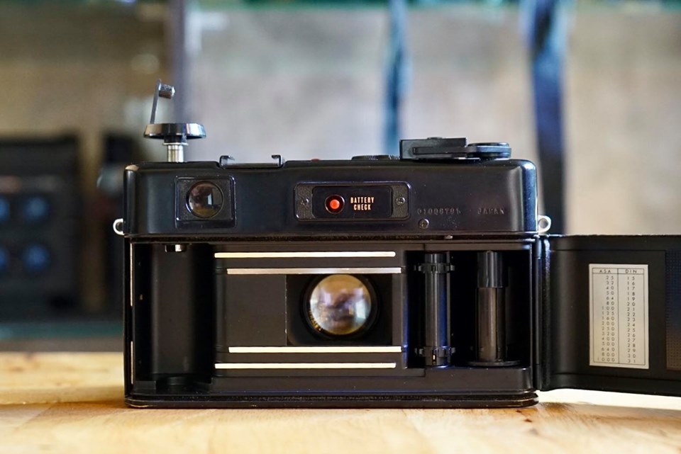 YASHICA ELECTRO 35GT YASHICA COLOR-YASHINON DX 45MM.F1.7