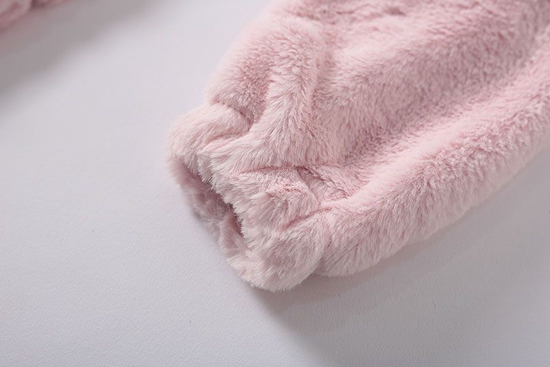 Page one เสื้อเฟอร์กันหนาว หมวกฮู้ด เสื้อขน Fluffy coat สีชมพูอ่อน แบรนด์ love tree ชมพู