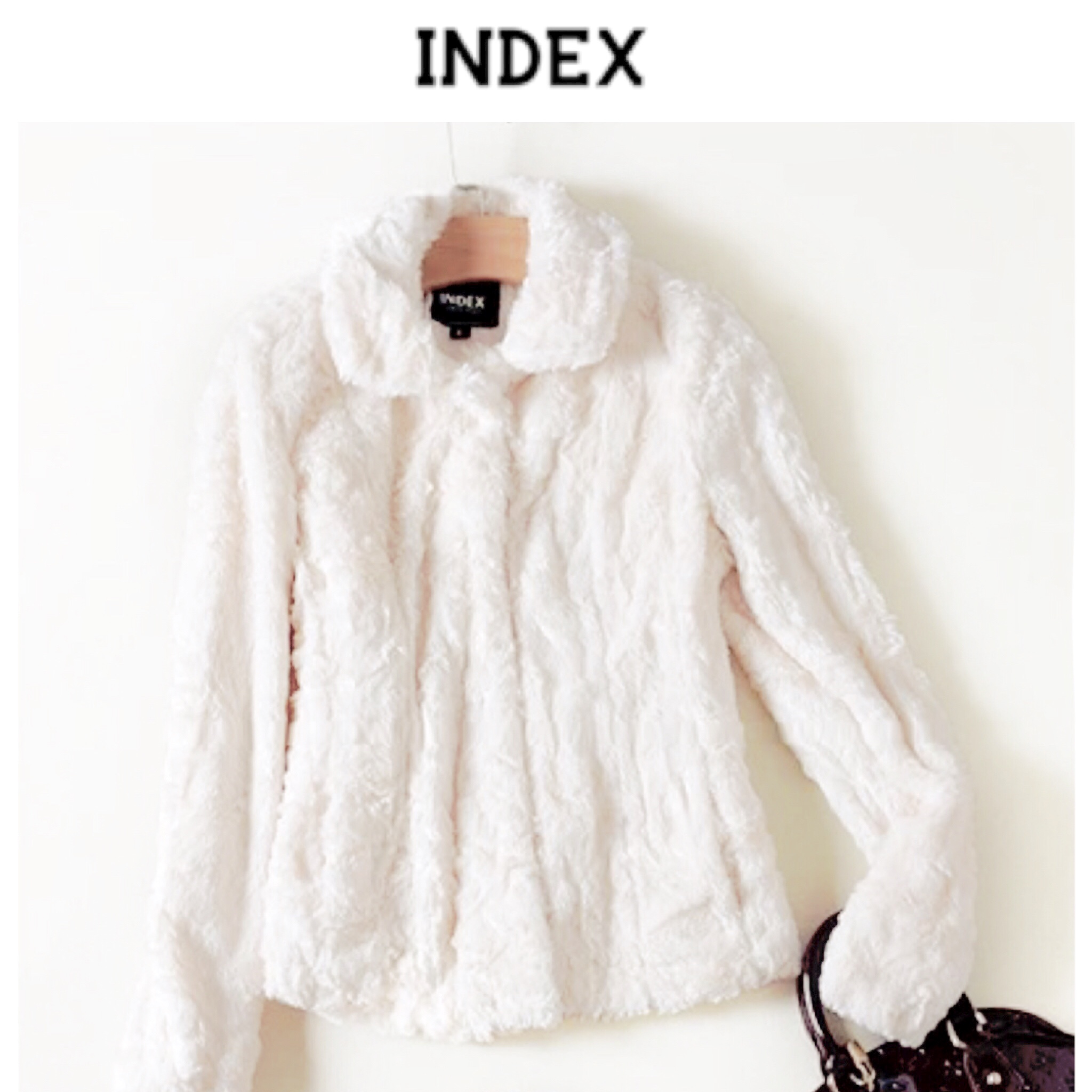 เสื้อกันหนาว เสื้อหนาวแต่งขน สีขาวครีม แบรนด์INDEX ขนสวย นุ่ม น่าสัมผัสมากจร้า Size S/M