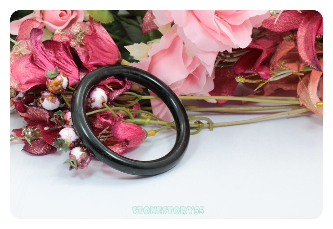 กำไลหยกดำ