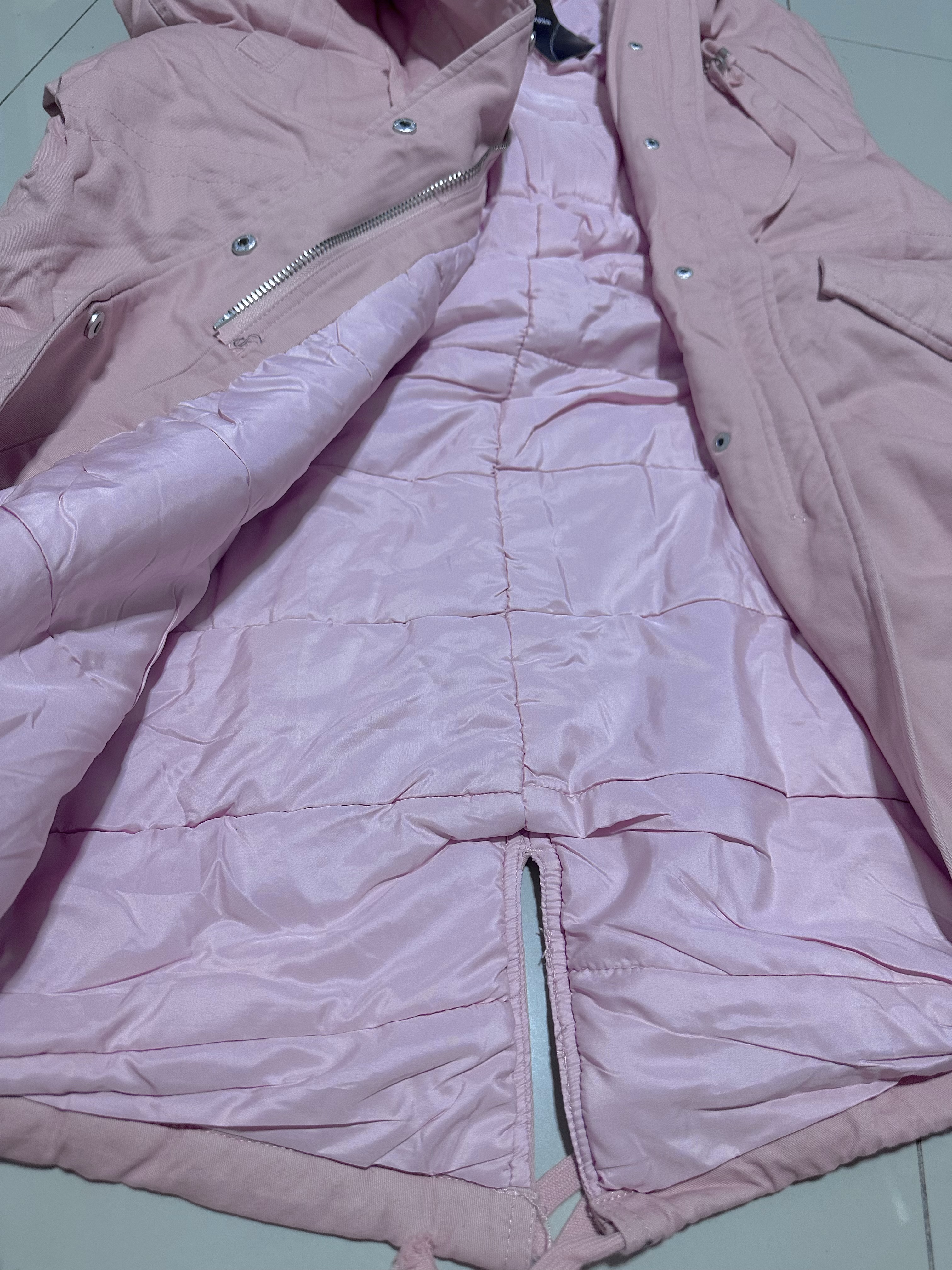 เสื้อโค้ทฮูท BERSHKAกันหนาว Parka สีชมพูอ่อน แต่งขนเฟอร์ ซับขนอุ่นด้านใน (เฟอร์ & ขนอุ่นด้านใน ถอดได้คะ) ดลบได้เลยคะ Size XS/S/M/ L/XL/XXL เขียว