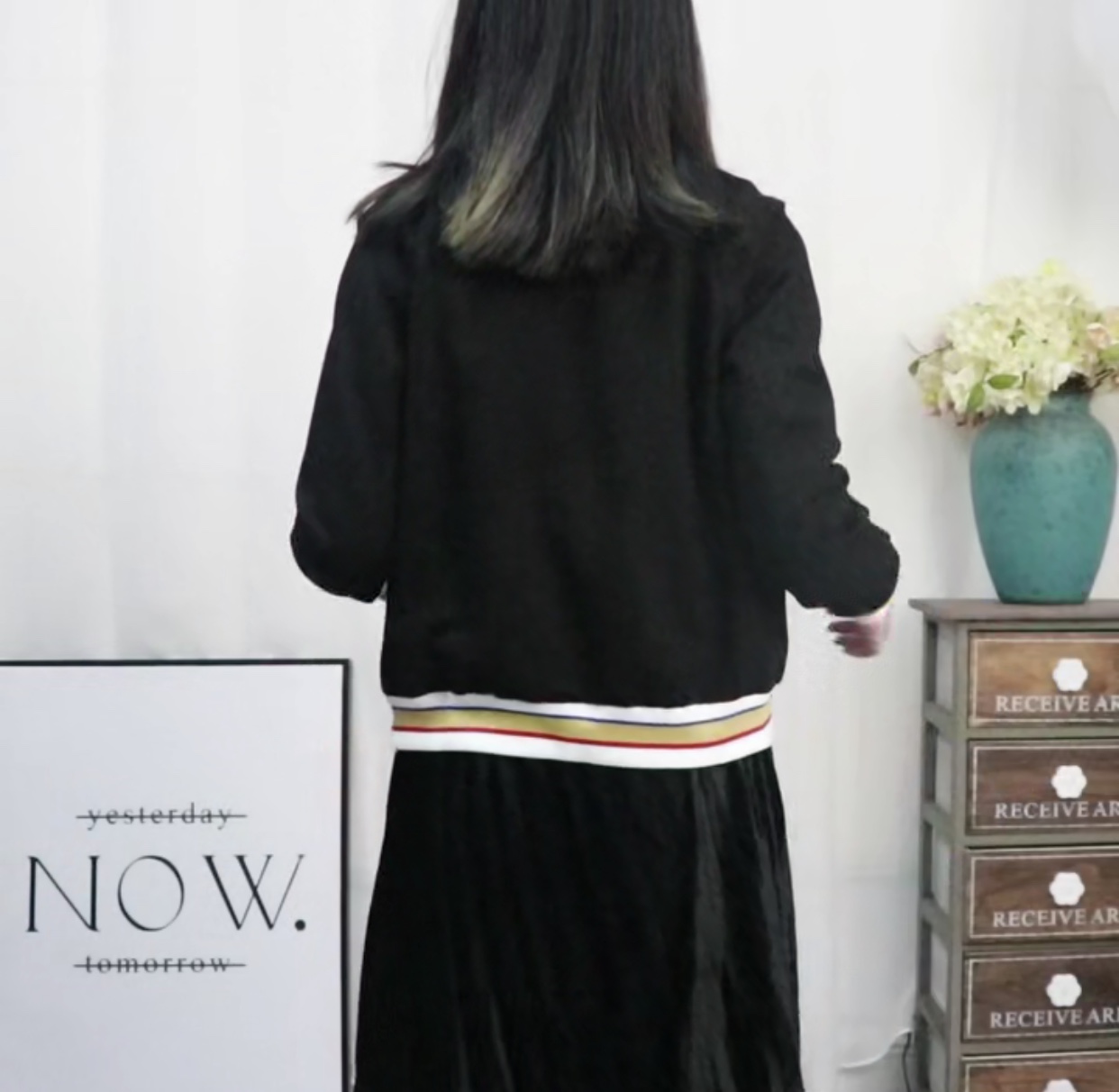 เสื้อแจ็คเก็ต เสื้อคลุม เสื้อวอร์มสีดำ ปักดอก ปลายแขนจั๊ม ดำ