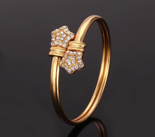 กำไลข้อมือผู้หญิง กำไลทอง 18 K และ กำไลเงิน Platinum ดีไซน์ ติดดาว ฝัง เพชร CZ AAA 2 ฝั่ง สวยหรู เก๋มากค่ะ ของขวัญวันเกิดแฟน 556540