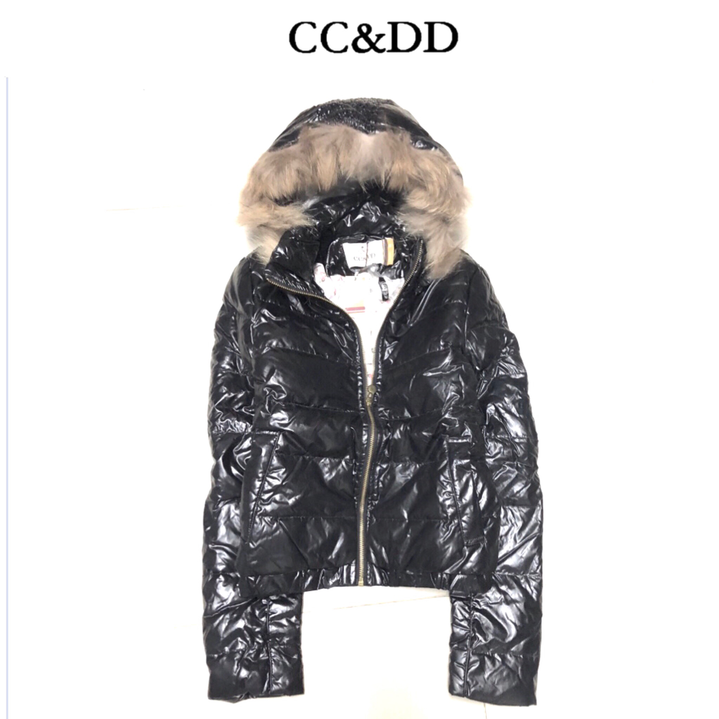 CC&DD เสื้อกันหนาว ขนเป็ด เสื้อ ขนเป็ดแท้ สีดำ แต่งหมวกฮูท แต่งขนเฟอร์ (ฮูท&เฟอร์ถอดได้ทุกจุด) แบรนด์เนม CC&DD (แท้ 100% งานสวย แพทเทินหรู อุ่นมากคะ(เฟอร์แท้ ) (DOWN80% &Feather20%) ดำ