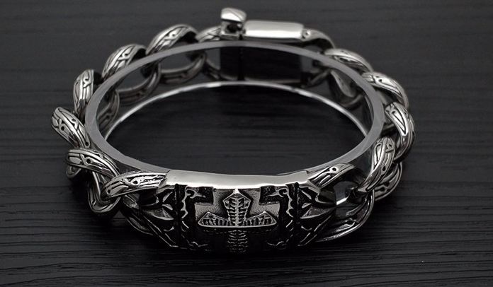 สร้อยข้อมือผู้ชาย สร้อยข้อมือ Stainless Steel แท้ สีเงิน ดีไซน์ เป็น โซ่เส้นใหญ่ ตรงกลาง แกะลาย ไม้กางเขน กากบาท ของขวัญเท่ ๆ 708793