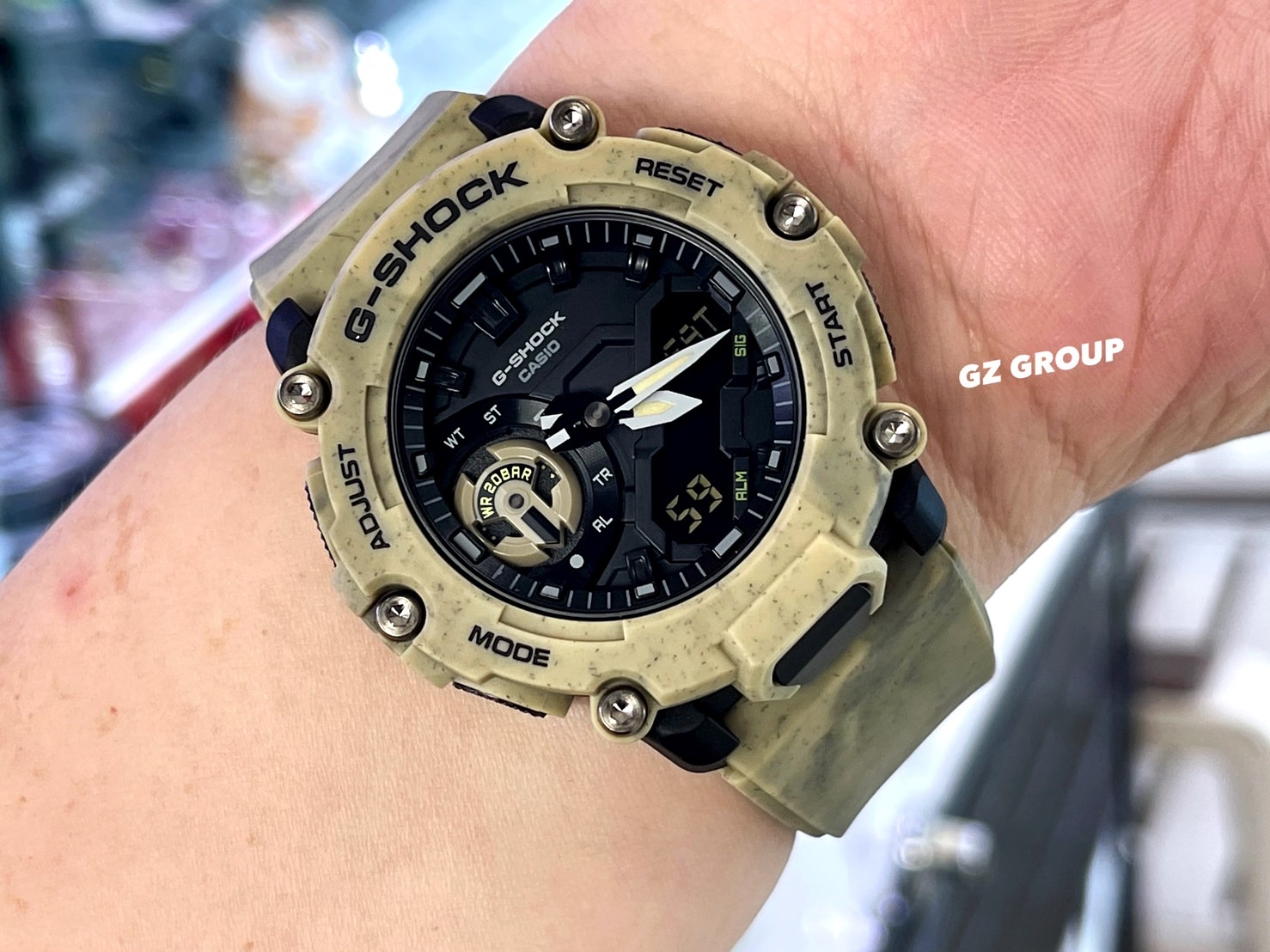 CASIO G-SHOCK นาฬิกาข้อมือ นาฬิกากันน้ำ นาฬิกาของแท้ ประกันศูนย์ CMG 1 ปี รุ่น GA-2200SL-5A นาฬิกาสีน้ำตาล