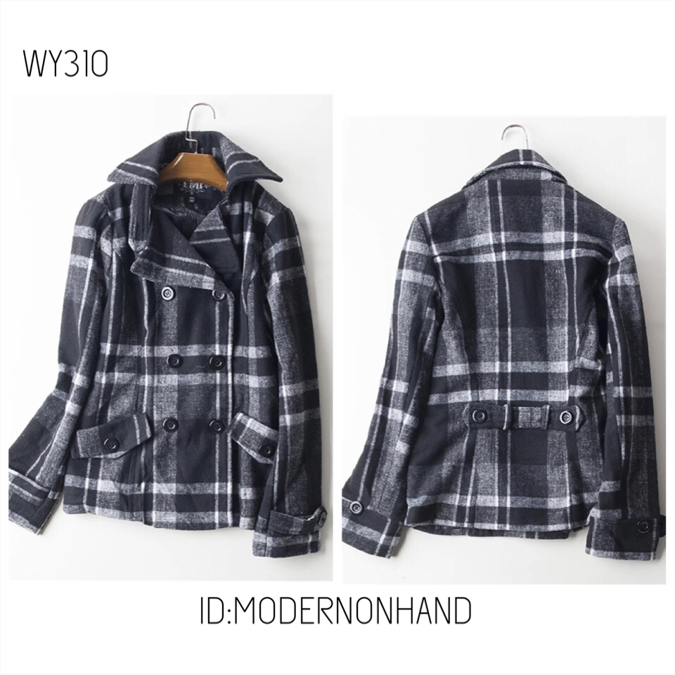 เสื้อนอก เสื้อกันหนาว แบรนด์เนม YMI ยุโรป หมวกฮูทถอดใส่ได้ แต่งเฟอร์ เนื้อผ้าสักหลาด สวยหรู Size M/L ตารางขาวดำ