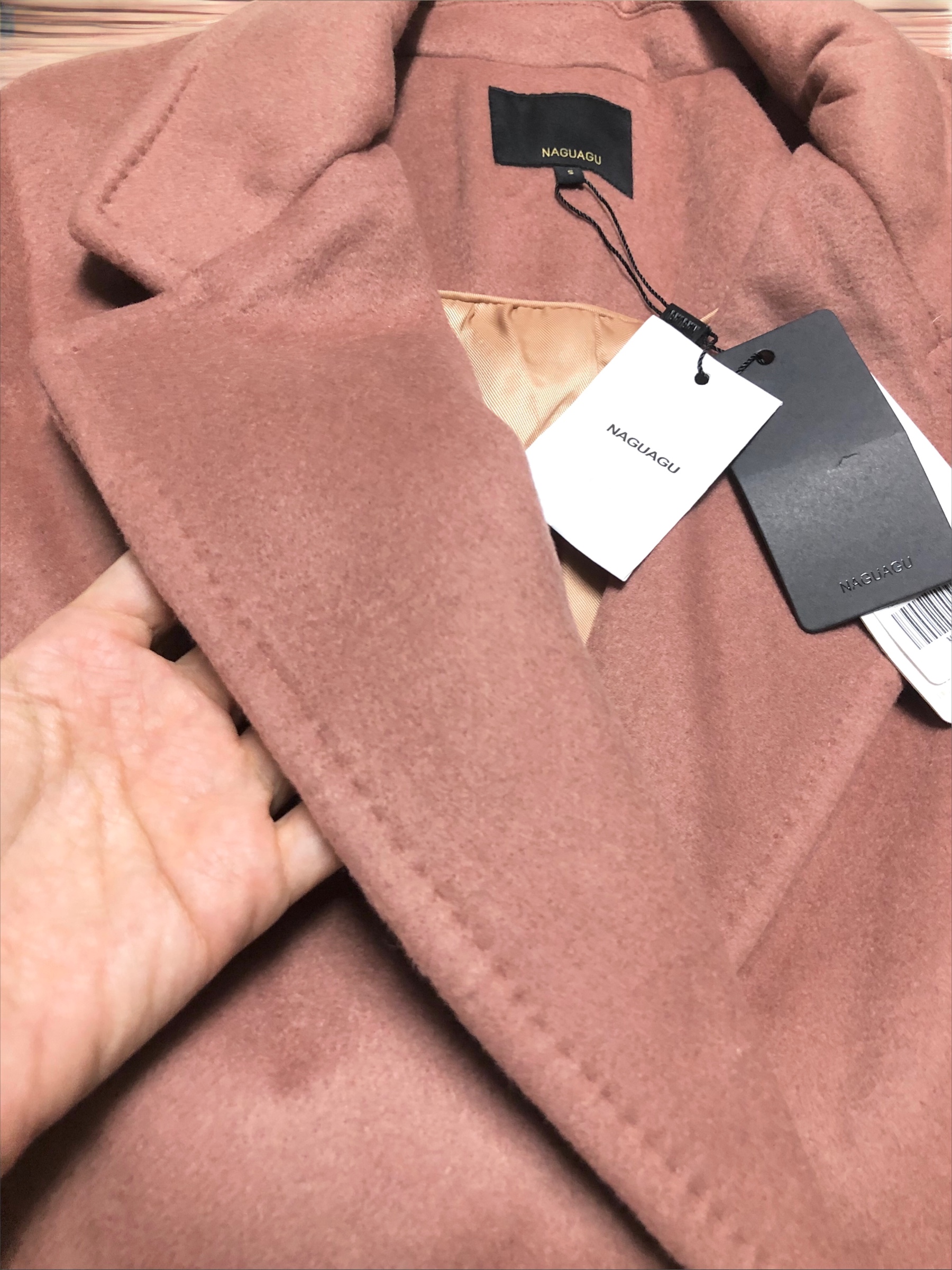 Naguagu เสื้อโค้ท เสื้อกันหนาว เนื้อผ้าสักหลาดวูล สีนู้ดกะปิ แบรนด์ NAGUAGU นู้ดกะปิ