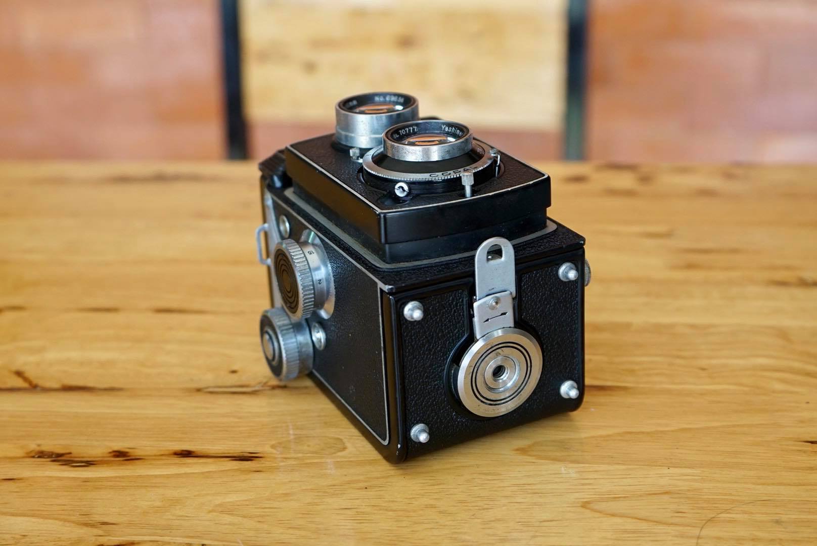 YASHICAFLEX MODEL: A II YASHIMAR 80MM.F3.5