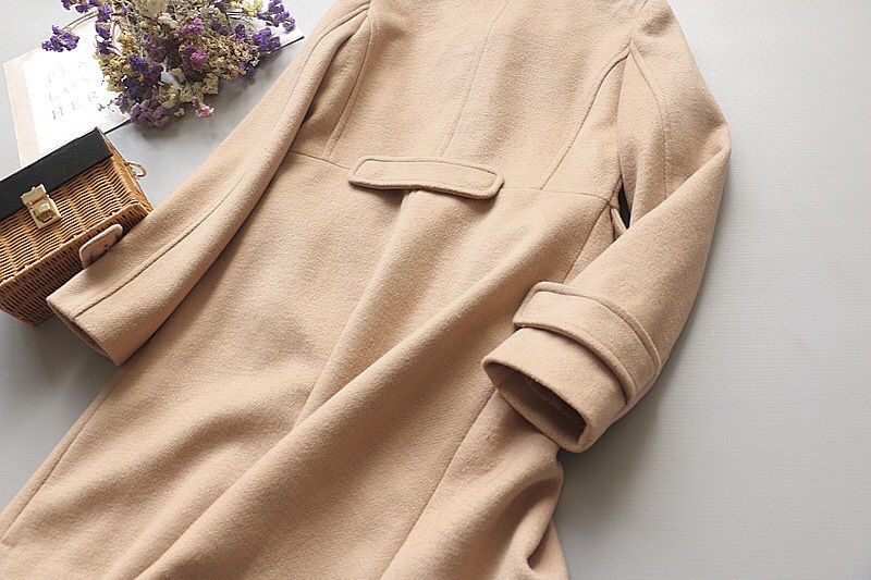 Freesia เสื้อโค้ท เสื้อกันหนาว เนื้อผ้าสักหลาดวูล สีนู้ดกากี แต่งกระดุมแถบ สองแถว แบรนด์ Freesia สำเนา สำเนา นู้ดกากี