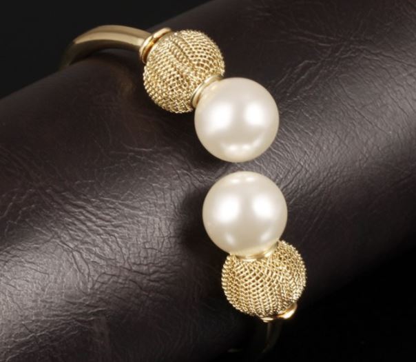 กำไลข้อมือ ทอง สร้อยข้อมือ ทองชุบ 18 K กำไลผู้หญิง กำไลไข่มุก แบบสวย ใส่ออกงาน ทำงาน 545128