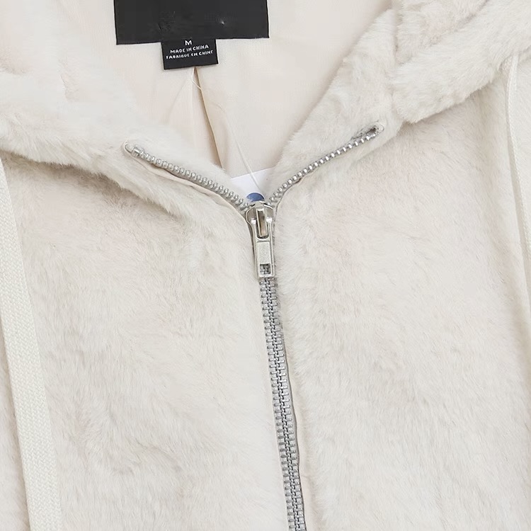 915 เสื้อเฟอร์กันหนาว หมวกฮู้ด เสื้อขน Fluffy hooded jacket แบรนด์ SANCTUARY ขาว