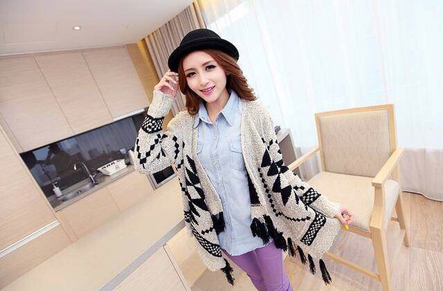 เสื้อหนาว ไหมพรมแซมดิ้นเงิน ลายถักชนเผ่า ชายแต่งพู่ งานZARA KNIT