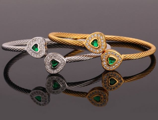 กำไลข้อมือผู้หญิง กำไลทอง 18 K และ กำไลเงิน Platinum เส้นเกลียว หัวมุม เป็น รูปหัวใจ ติดเพขร CZ AAA ฝัง พลอย มรกต คริสตัลแท้ ออสเตเรีย 717593