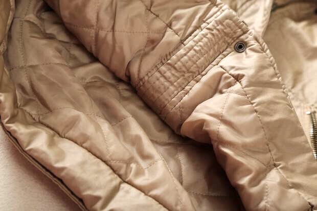เสื้อกันหนาว AEROPOSTALE ติดฮูท แต่งขน ที่หมวก(ขนถอดใส่ได้) สีน้ำตาลกากี เนื้อผ้าสวยหรู งานแบรนด์เนมแท้เลยคะ