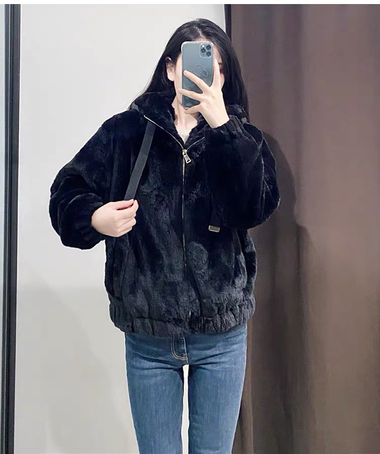 Page one เสื้อเฟอร์กันหนาว หมวกฮู้ด เสื้อขน Fluffy coat แบรนด์ page One ดำ