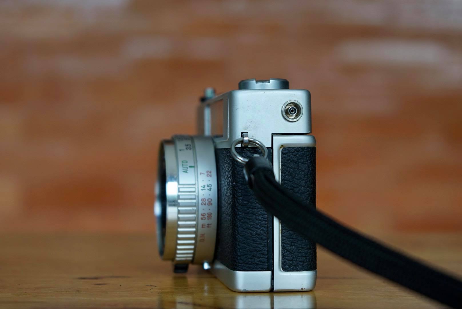 KONICA C35 Flash matic