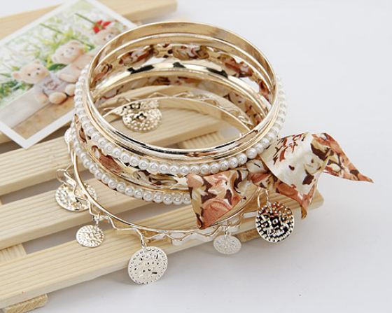 กำไลข้อมือ แฟชั่น กำไล ข้อมือผู้หญิง แบบ Multi Layer หลายชิ้น ตกแต่ง ไข่มุก ผ้า และ จี้ สวย ๆ มีหลายสี นะคะ 790566