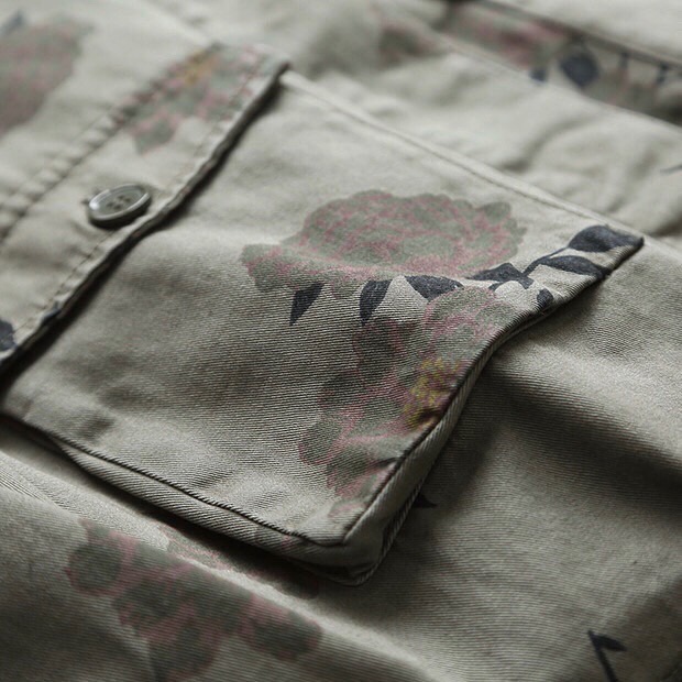 H&m เสื้อทหาร เสื้อเขียวทหาร ลายดอก เสื้อนอกแนวทหาร H&M (ตัดป้าย) แพทเทินสวย เท่ห์มาก คะ Size M สำเนา สำเนา เขียว