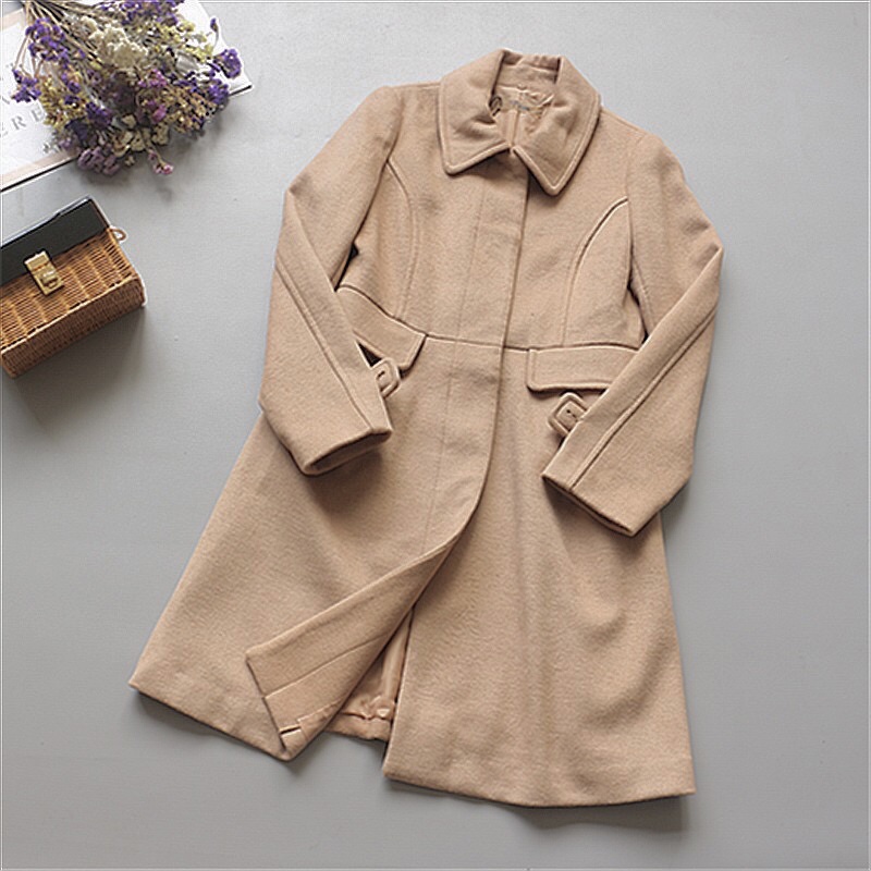 Freesia เสื้อโค้ท เสื้อกันหนาว เนื้อผ้าสักหลาดวูล สีนู้ดกากี แต่งกระดุมแถบ สองแถว แบรนด์ Freesia สำเนา สำเนา นู้ดกากี