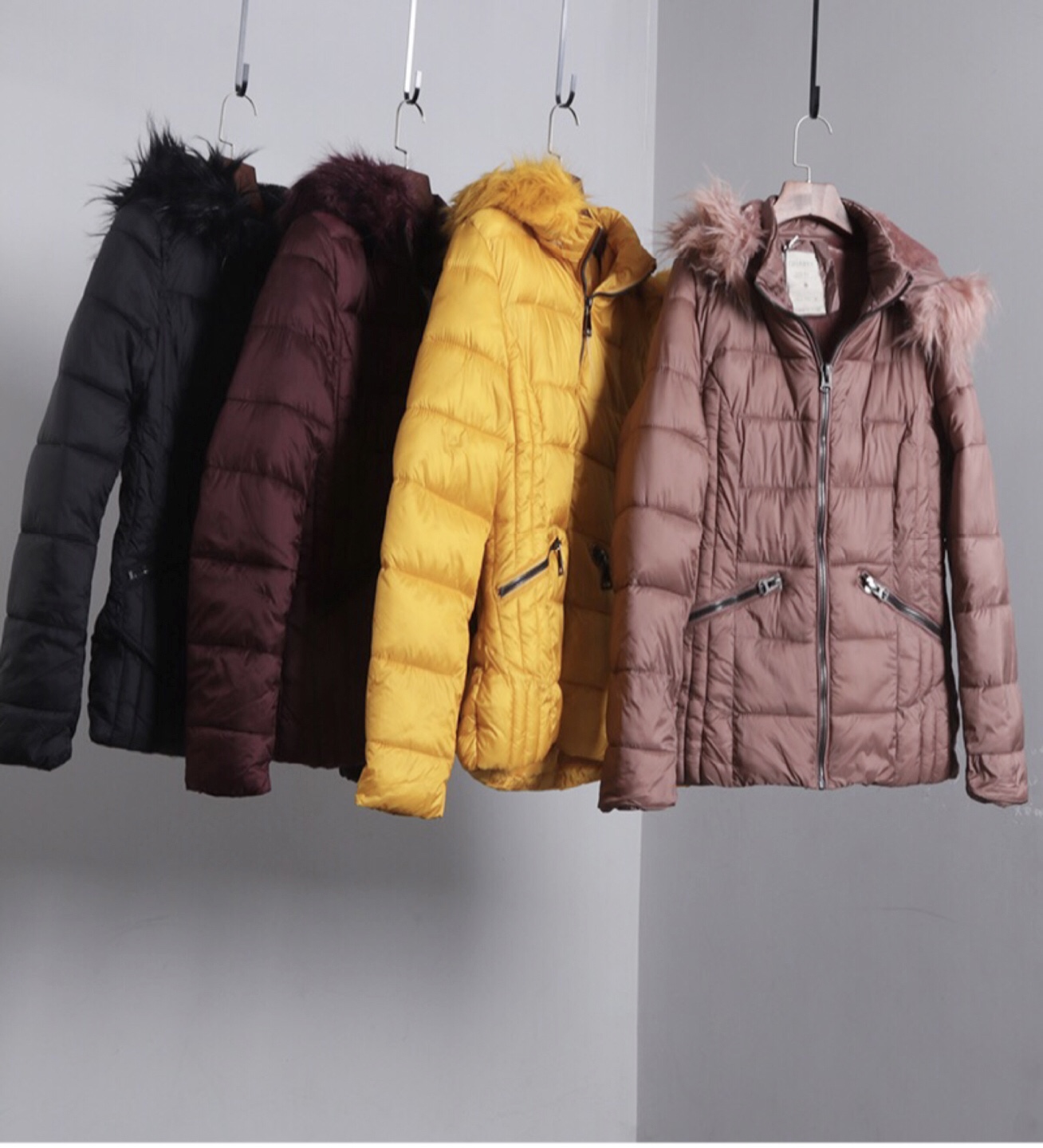 MAREZZI เสื้อกันหนาว เสื้อฮู้ดเฟอร์ บุนวมอุ่น แบรนด์ Marezzi (padded puffer coat) ดำ