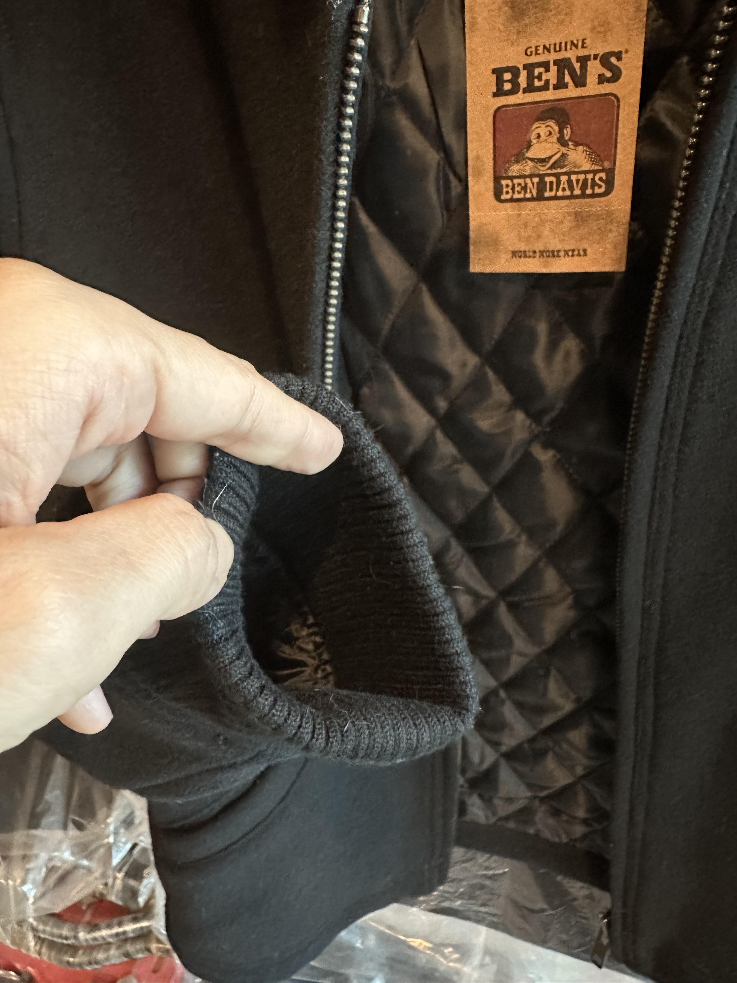 Ben davis เสื้อนอก เสื้อแจ็คเก็ต ผู้ชาย แบรนด์ Ben davis แท้ สีดำ เนื้อสักหลาด กันหนาว งานแท้ สวย เท่ห์ มาก คะ Size L/XL/XXL สำเนา สำเนา สำเนา ดำ
