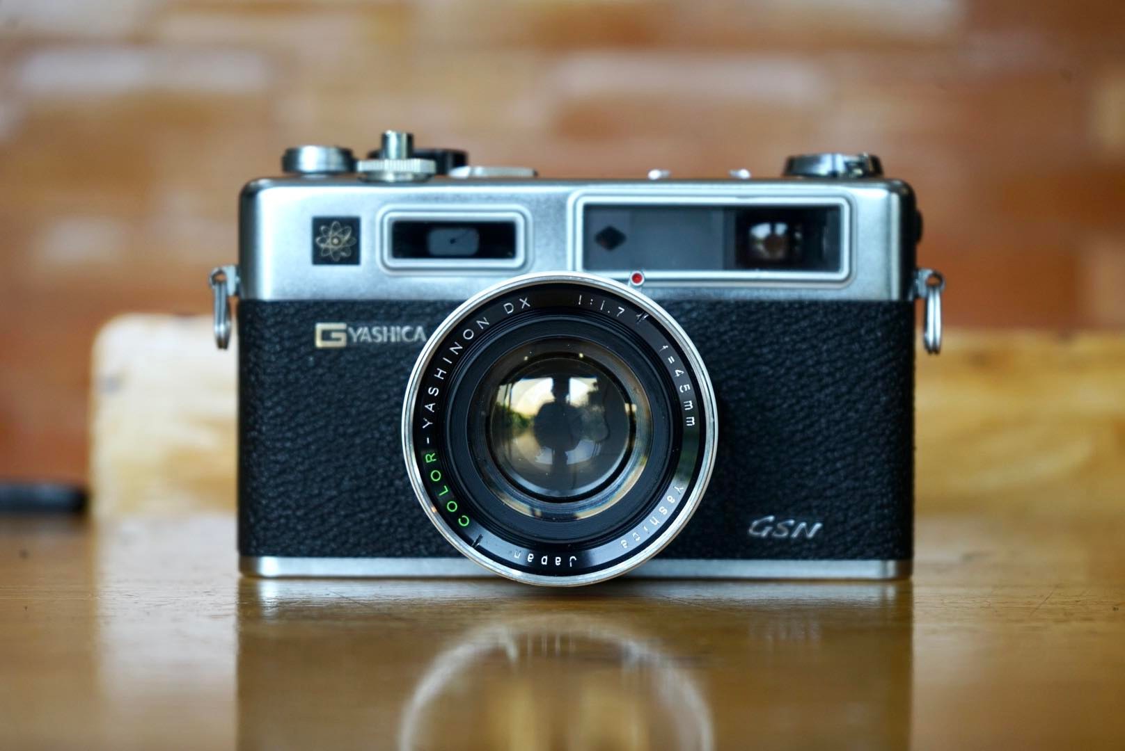 YASHICA ELECTRO 35 GSN COLOR YASHINON DX 45MM. F1.7