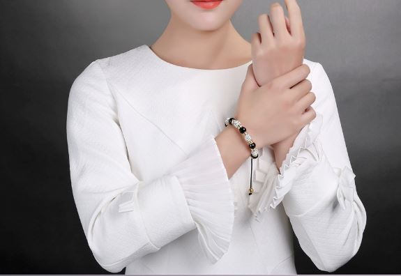 กำไลข้อมือ สร้อยข้อมือ ผู้หญิง สร้อยข้อมือ คุณนาย คริสตรัลแท้ สีดำ สุดหรู ผสมผสาน กับ คริสตรัล สีขาว และ ทอง 793190