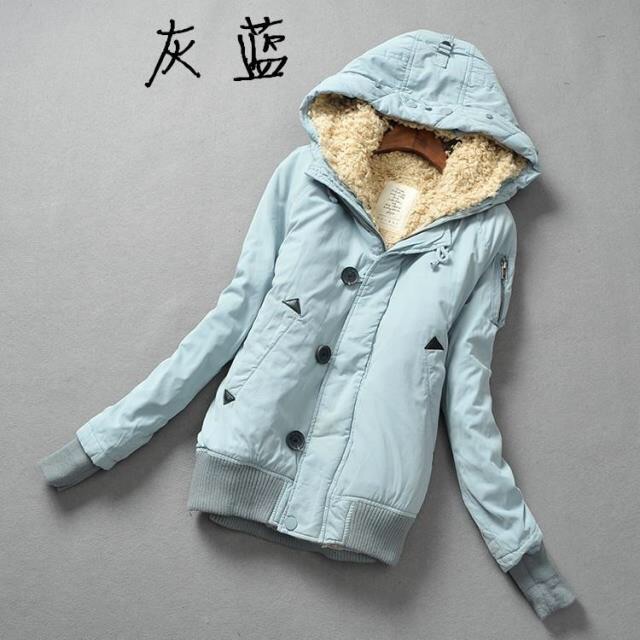 Moussy เสื้อกันหนาว ติดฮูท เสื้อcoat แบรด์ดัง ญี่ปุ่น MOUSSY japan สีเขียวทหาร แต่งขนสีครีมน้ำตาลด้านในทั้งตัว (ขนด้านในถอดใส่ได้ทั้งชิ้นเลยคะ มีกระดุม เกี่ยวให้ด้านในคะ) *ไม่มีขนเฟอร์ปลายหมวกนะคะ*