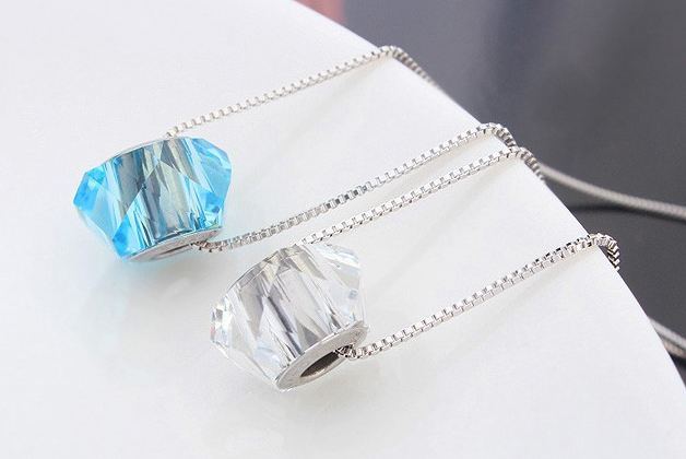 สร้อยคอ คริสตัล Swarovski แท้ คริสตัล สวยหรู สีฟ้าใส และ สีขาวใส สร้อยคอผู้หญิง สุดหรู ของขวัญให้แฟน น่ารัก มาก ๆ ค่ะ 109361