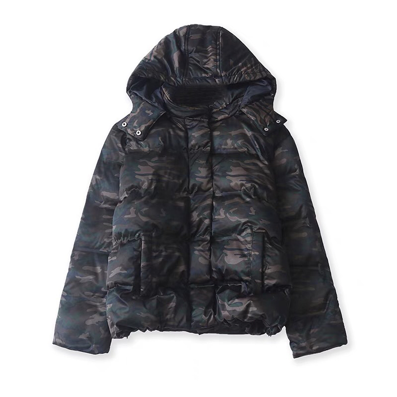 Clockhouse เสื้อกันหนาว ติดฮูท เสื้อบอมเบอร์ บุนวมอุ่น แบรนด์clockhouse over siZe bomber jacket (ฮู้ดถอดได้ค่ะ) ลายพราง