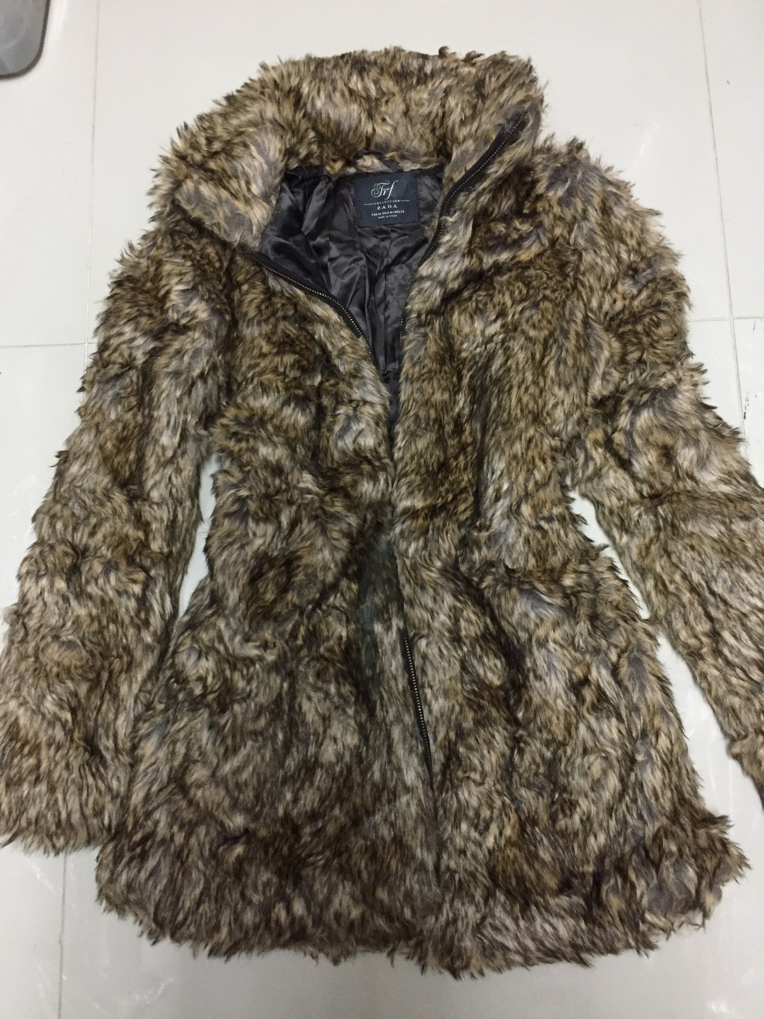 Zara เสื้อโค้ทเฟอร์ โค้ทขนสัตว์ แบรนด์เนม ZARA สีน้ำตาล ขนนุ่ม งานสวย พรีเมี่ยมมากเลยคะ งานช็อปแท้100% คะ SIe S/M/L น้ำตาล