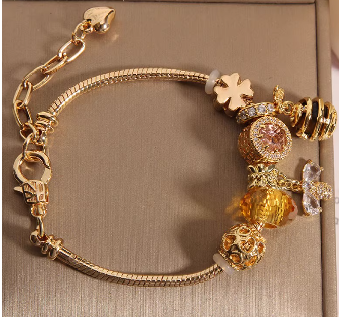 สร้อยข้อมือ ทอง ชุบ 18 k ร้อย จี้ ผึ้ง และ รังผึ้ง ฝังเพชร สวยหรู สร้อยข้อมือ ร้อยเม็ดบีด สไตล์ แพนโดร่า 233853