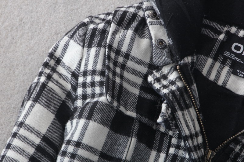 Only เสื้อกันหนาว ลายตารางขาวดำ แต่งฮูทแบรนด์เนม ONLYแท้100% แขนมีซับกันลม แบบสวย งานหรู มากคะ สินค้าญี่ปุ่น ขาวดำ