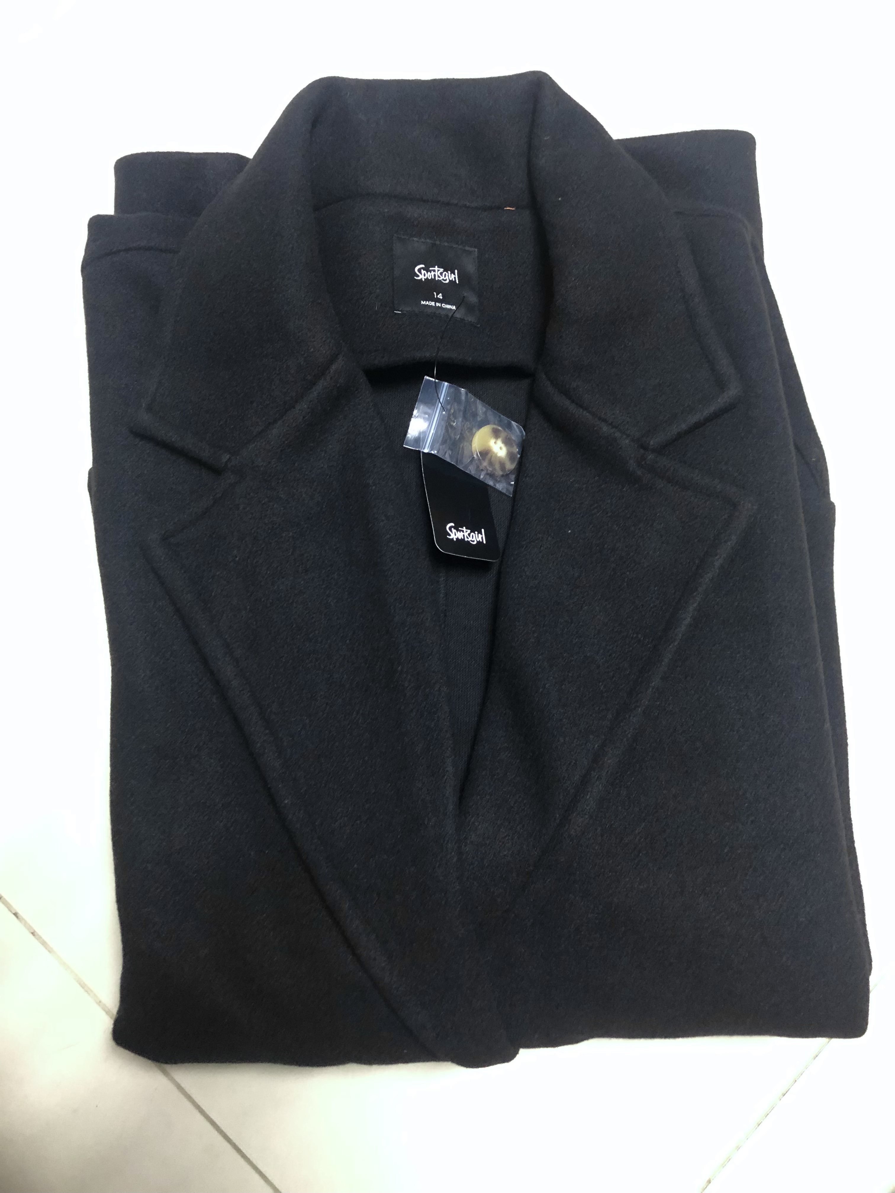 เสื้อโค้ดกันหนาว เสื้อกันหนาว overcoat โค้ทวูล สักหลาด ผสมวูล สีดำ แต่งคอปก กระดุมสองแถว แบรนด์ATCHING สำเนา สำเนา สำเนา สำเนา สำเนา ดำ