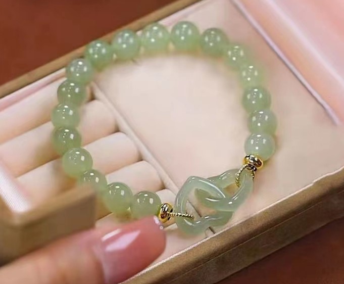 สร้อยข้อมือ หินหยก หินธรรมชาติ สร้อยข้อมือผู้หญิง ใส่นำโชค แบบสวย ดีไซน์ หัวใจไขว้กัน แบบเก๋ ๆ 962719