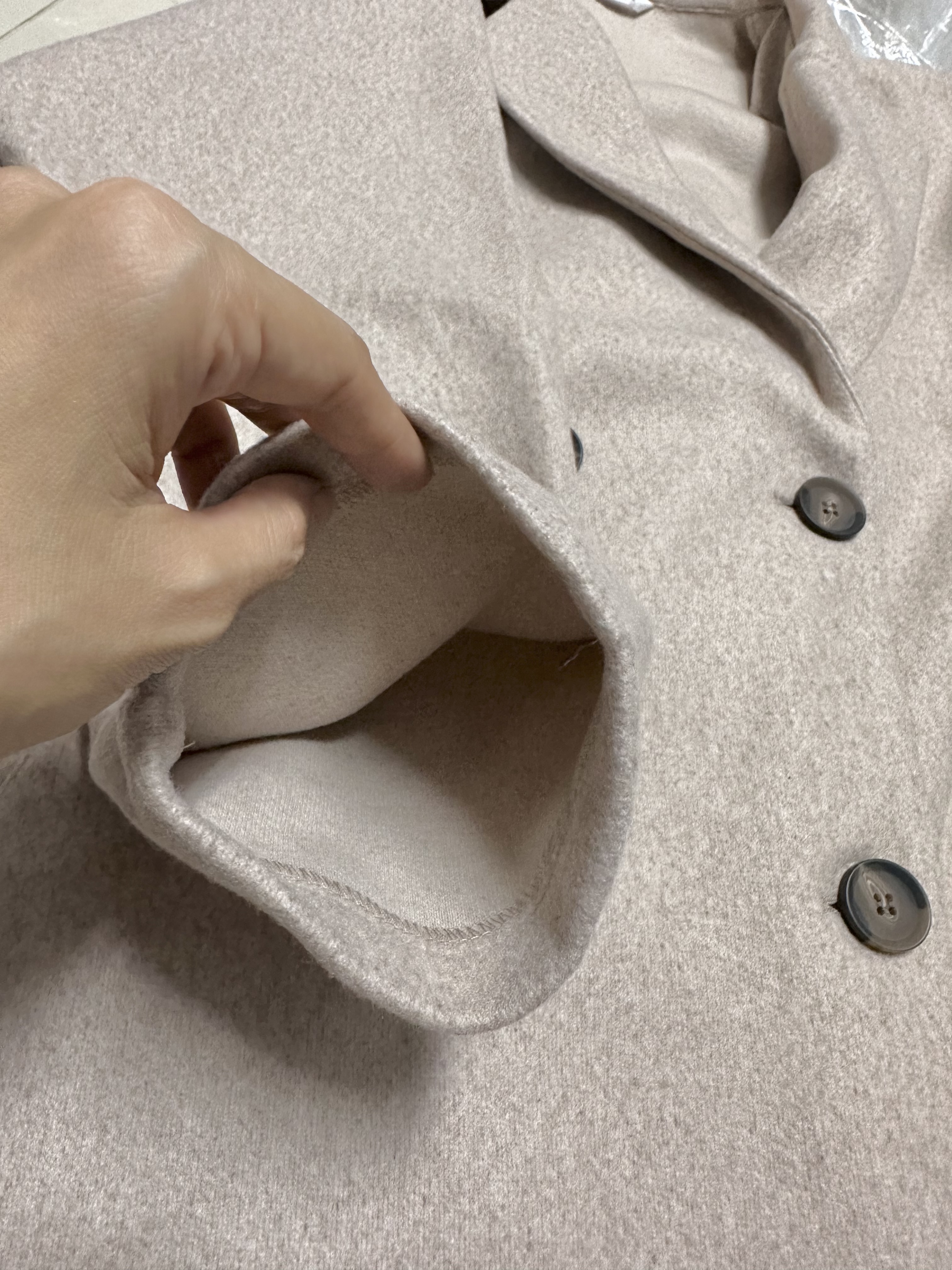 Lutique เสื้อโค้ทวูล Trench coat เสื้อโค้ทเฟอร์ โค้ทสักหลาดสีเบจ แบรนด์ LUTIQUE