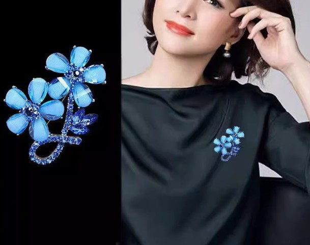 เข็มกลัดดอกไม้ คริสตรัลแท้ สีฟ้า ชมพู แดง ม่วง เข็มกลัดติดเสื้อสูท แบบสวย ๆ ดอกไม้ คู่ น่ารัก ๆ 451918