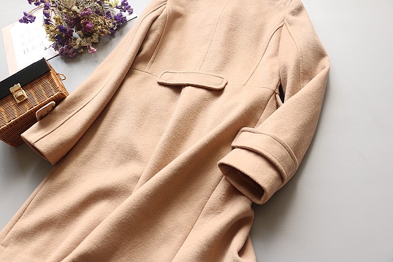 Freesia เสื้อโค้ท เสื้อกันหนาว เนื้อผ้าสักหลาดวูล สีนู้ดกากี แต่งกระดุมแถบ สองแถว แบรนด์ Freesia สำเนา สำเนา นู้ดกากี