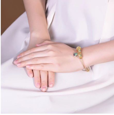 สร้อยข้อมือ กำไลข้อมือทอง สไตล์ อินเดีย แบบคลาสสิค ห้อย จี้หยก รูปน้ำเต้า แบบสวย น่ารัก ใส่เก๋ ๆ 128744