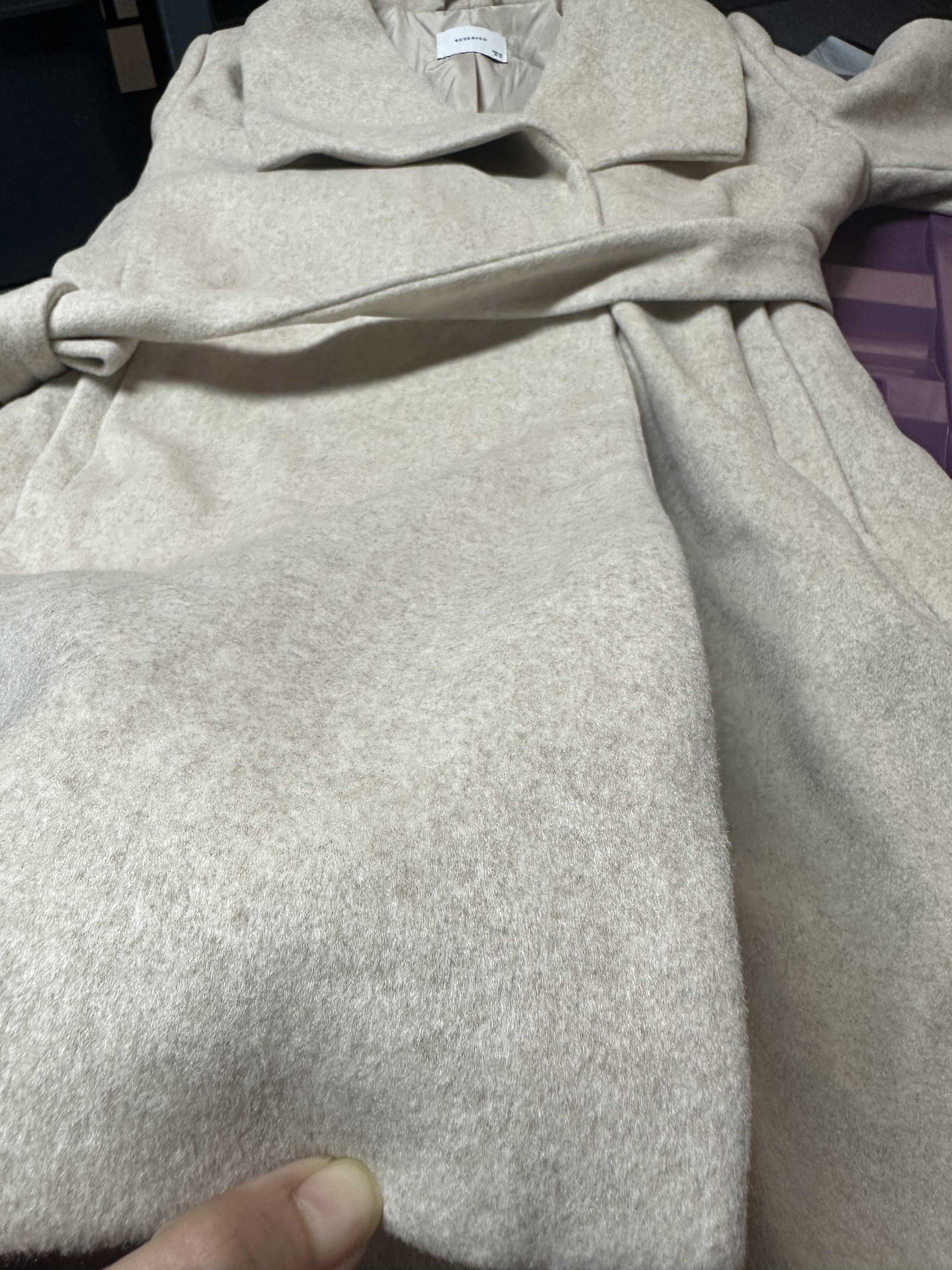 เสื้อโค้ท เสื้อกันหนาว เนื้อผ้าสักหลาดวูล สีเบจอ่อน แบรนด์ RESERVED