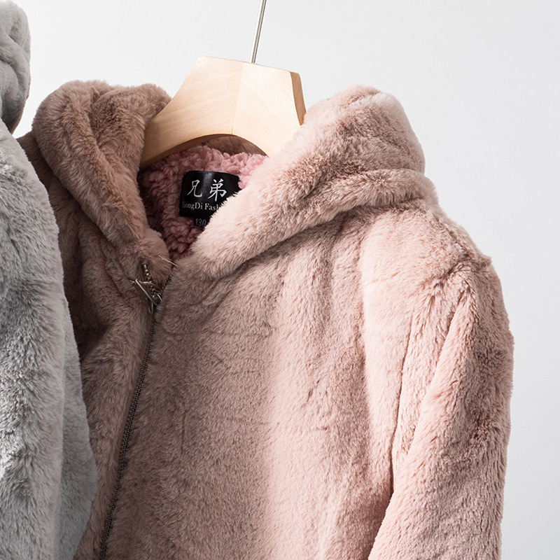 Forever21 เสื้อเฟอร์กันหนาว หมวกฮู้ด เสื้อขน สีดำ (FLUFFY COAT) 兄弟 ขาว