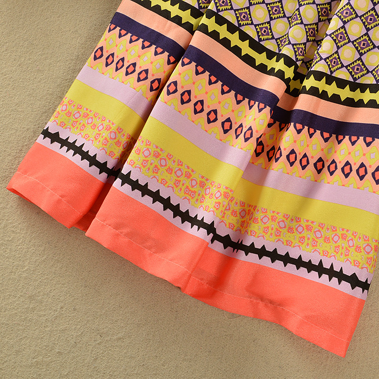 ชุดเดรสกระโปรงพีซ ชีฟอง เล่นลายกราฟฟิค สีสวย สดใส ต้อนรับ Summer เลยคะ Size S/M/L