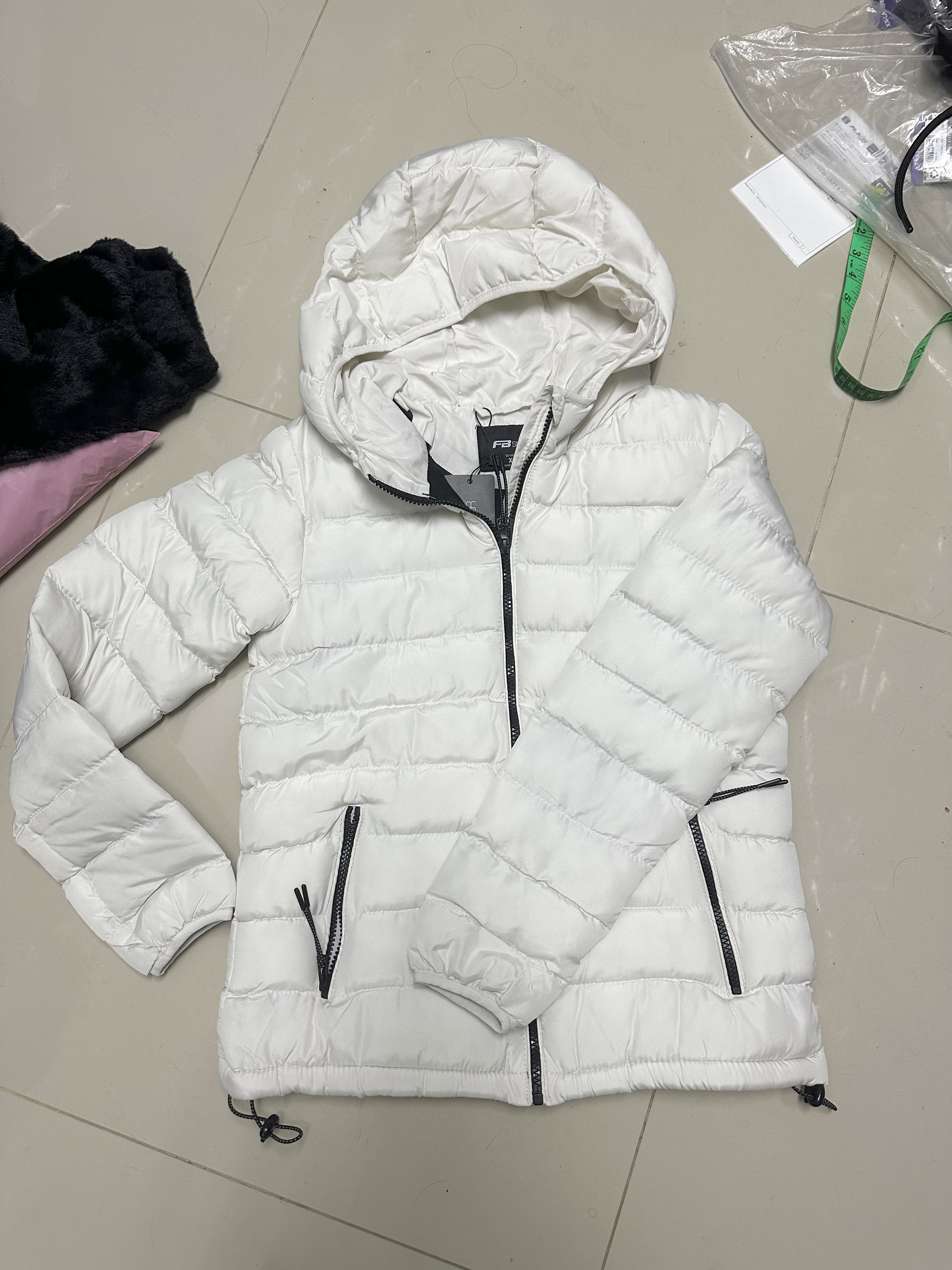 เสื้อกันหนาว เสื้อฮู้ดเฟอร์ บุนวมอุ่น สีขาว แบรนด์ FB SISTER (padded puffer coat สำเนา ขาว