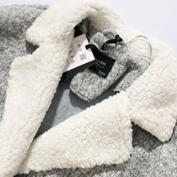 Pull&bear เสื้อโค้ท เสื้อกันหนาว เนื้อผ้าไหมพรม สีเทาอ่อน แบรนด์ Pull&bear เทาอ่อน